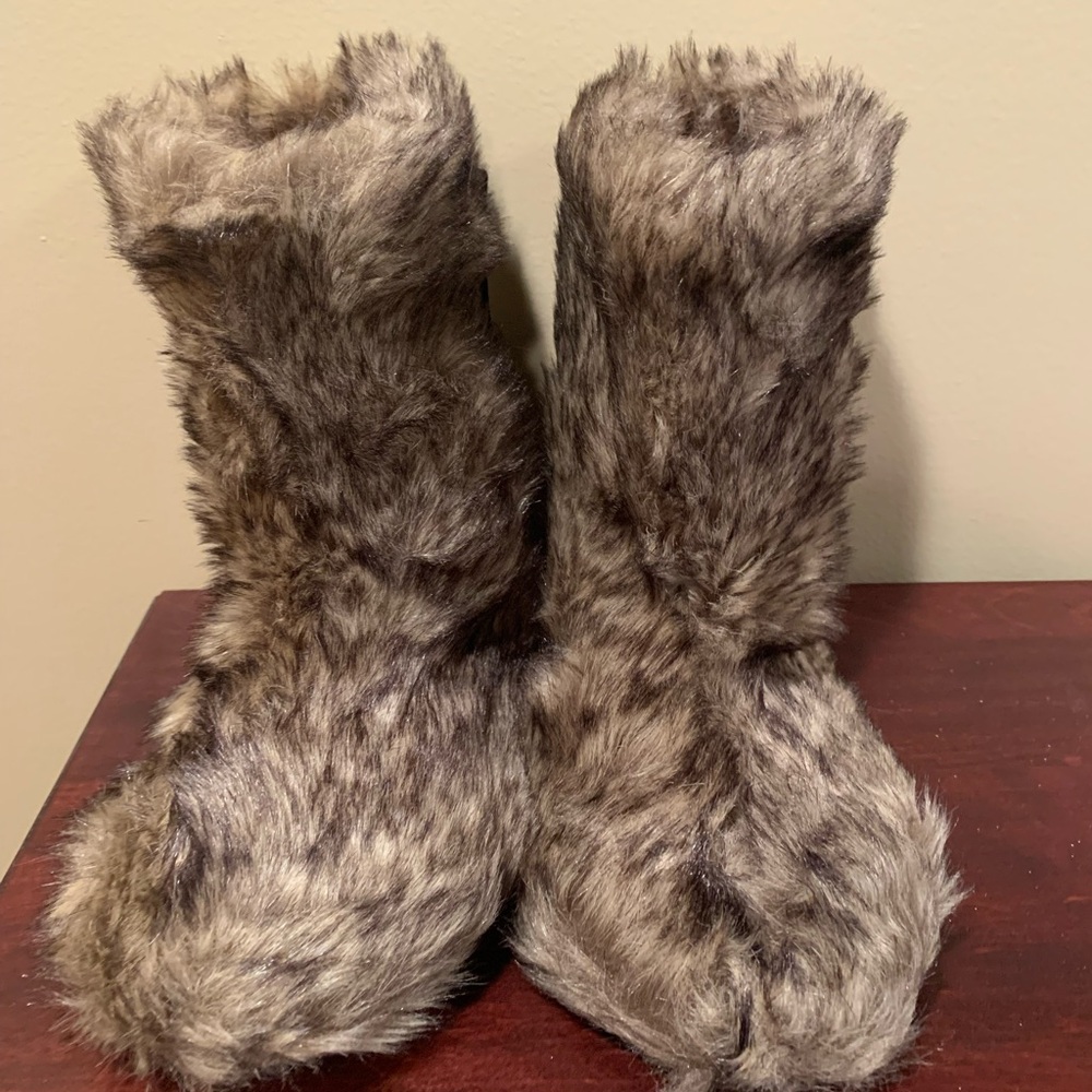 New With Tags Mix It Brown Furry Slippers Size Small